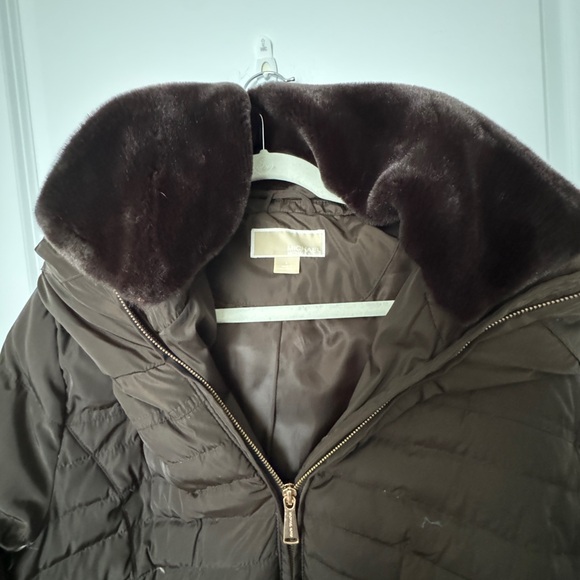 Michael Kors Long Heavy winter coat with faux fur collar and belt Brown sz Large - Picture 4 of 7